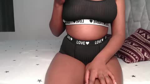 Snapshot of sexy_chocolata chatting on December 21, 8:18 am chocolata online show from December 21, 8:18 am