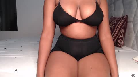 Snapshot of sexy_chocolata chatting on February 4, 12:40 am chocolata online show from February 4, 12:40 am