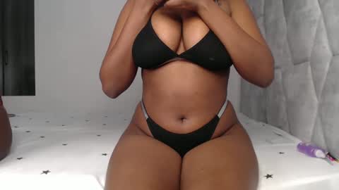 Snapshot of sexy_chocolata chatting on February 22, 1:22 am chocolata online show from February 22, 1:22 am