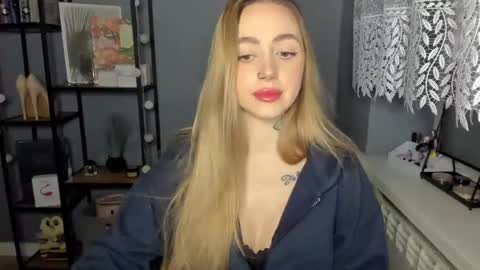 C o r a l i e online show from December 10, 8:19 am