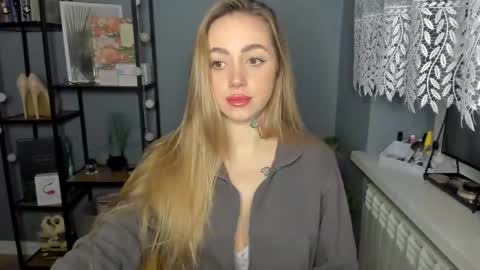 C o r a l i e online show from December 12, 7:41 am