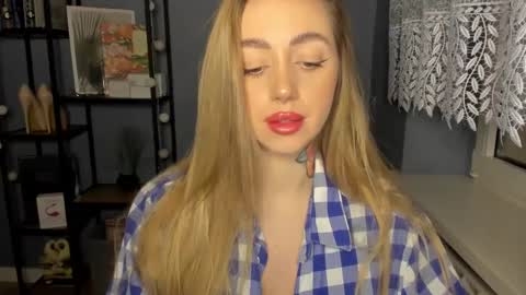 C o r a l i e online show from December 16, 10:50 am