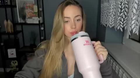 C o r a l i e online show from January 5, 8:52 pm