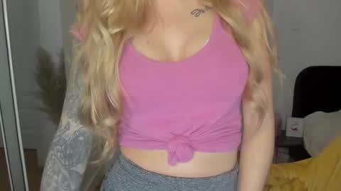 C o r a l i e online show from March 12, 6:22 pm