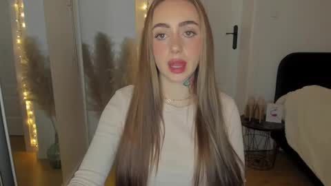 Snapshot of sexy_coralie chatting on January 7, 11:56 am C o r a l i e online show from January 7, 11:56 am