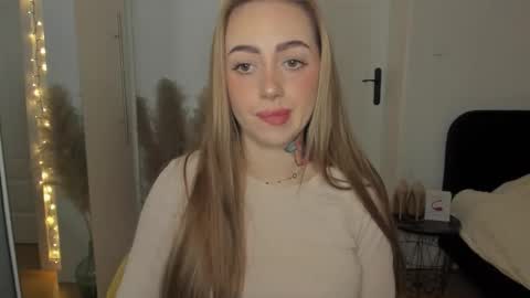 Snapshot of sexy_coralie chatting on January 16, 9:24 am C o r a l i e online show from January 16, 9:24 am