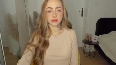 Snapshot of sexy_coralie chatting on February 3, 7:35 am C o r a l i e online show from February 3, 7:35 am