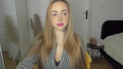 Snapshot of sexy_coralie chatting on February 23, 7:28 am C o r a l i e online show from February 23, 7:28 am