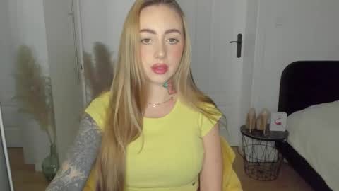 Snapshot of sexy_coralie chatting on March 16, 7:45 am C o r a l i e online show from March 16, 7:45 am