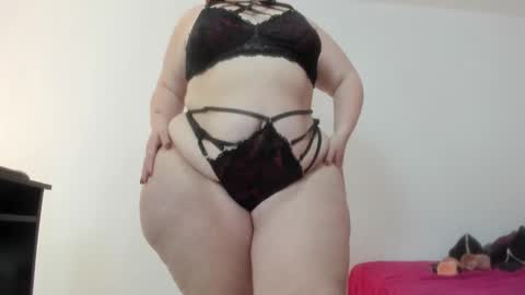 Snapshot of sexy_curvi chatting on December 4, 8:07 pm karla           instagram  online show from December 4, 8:07 pm