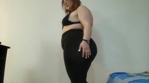 Snapshot of sexy_curvi chatting on December 15, 11:09 pm karla           instagram  online show from December 15, 11:09 pm