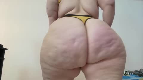 Snapshot of sexy_curvi chatting on December 19, 4:57 pm karla           instagram  online show from December 19, 4:57 pm