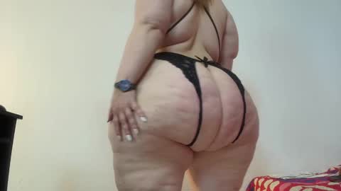 Snapshot of sexy_curvi chatting on December 25, 6:09 pm karla           instagram  online show from December 25, 6:09 pm