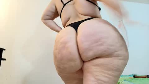 Snapshot of sexy_curvi chatting on February 14, 5:03 pm karla           instagram  online show from February 14, 5:03 pm