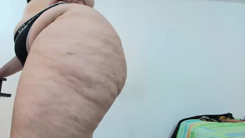 Snapshot of sexy_curvi chatting on February 25, 4:42 pm karla           instagram  online show from February 25, 4:42 pm