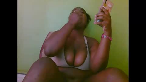 Snapshot of sexy_divana chatting on February 19, 9:17 am sexy_divana online show from February 19, 9:17 am