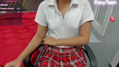 Snapshot of sexy_doll_1_ chatting on February 10, 7:15 am Sexydoll online show from February 10, 7:15 am