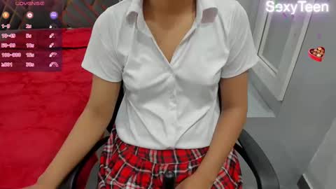 Snapshot of sexy_doll_1_ chatting on February 16, 11:49 am Sexydoll online show from February 16, 11:49 am