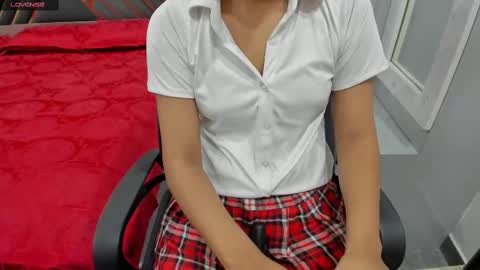 Snapshot of sexy_doll_1_ chatting on February 23, 8:00 pm Sexydoll online show from February 23, 8:00 pm