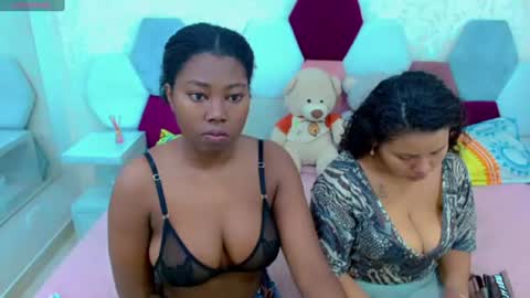 Snapshot of sexy_duo_girl chatting on June 14, 3:30 am sexy_duo_girl online show from June 14, 3:30 am