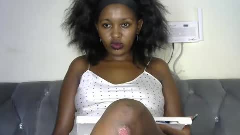 Snapshot of sexy_ebony_bliss chatting on December 5, 11:40 pm adasa online show from December 5, 11:40 pm