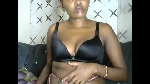 Snapshot of sexy_ebony_bliss chatting on December 11, 1:26 am adasa online show from December 11, 1:26 am