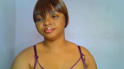 Snapshot of sexy_ebonygirl_ chatting on October 12, 7:46 pm Clara online show from October 12, 7:46 pm
