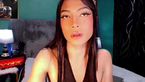 lovelyfebe  online show from April 17, 7:00 am