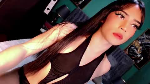 lovelyfebe  online show from April 22, 9:55 am