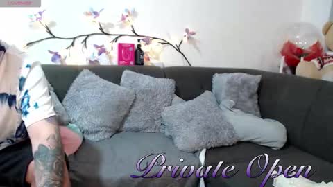 Sexy Ginuin Couple online show from March 7, 12:18 am