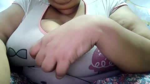 Snapshot of sexy_girl32 chatting on May 4, 4:41 am sexy_girl32 online show from May 4, 4:41 am