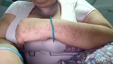 Snapshot of sexy_girl32 chatting on May 21, 9:38 am sexy_girl32 online show from May 21, 9:38 am