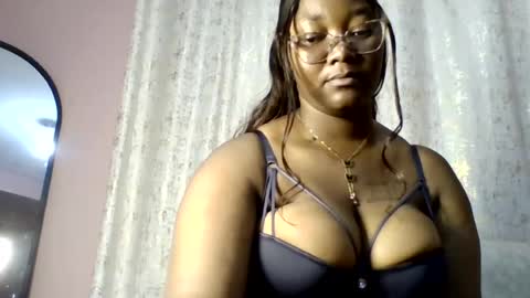 Snapshot of sexy_helle chatting on June 13, 7:56 pm sexy_helle online show from June 13, 7:56 pm