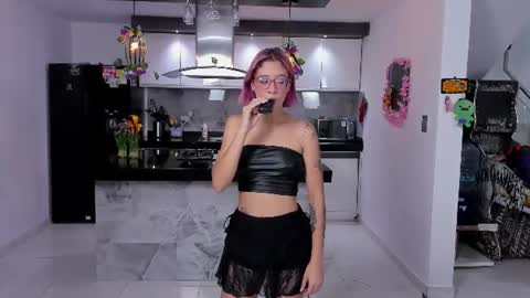 WENDY  MAX  AND VICKY online show from July 12, 5:42 am