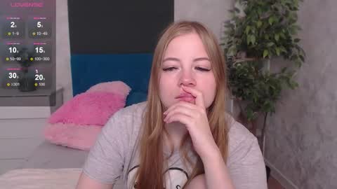 Snapshot of sexy_jenny18 chatting on December 2, 4:18 am Jennifer online show from December 2, 4:18 am