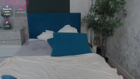 Jennifer online show from March 25, 9:59 am