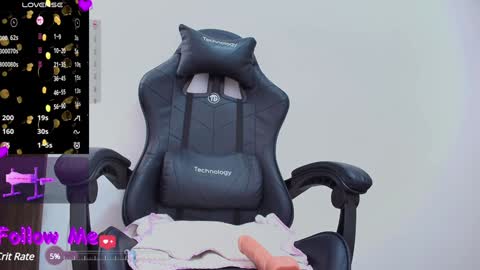 laura  online show from December 17, 7:04 pm