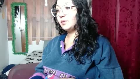 Snapshot of sexy_lolas chatting on January 7, 5:43 am sexy lolas online show from January 7, 5:43 am