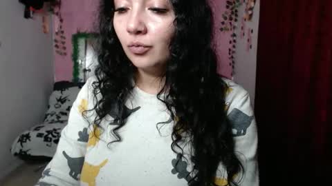 Snapshot of sexy_lolas chatting on February 25, 5:08 am sexy lolas online show from February 25, 5:08 am