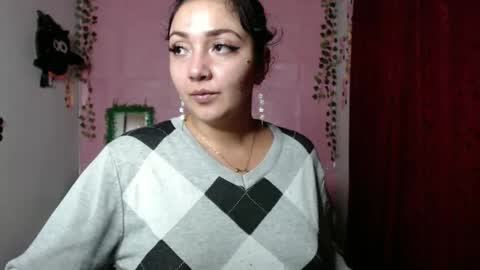 Snapshot of sexy_lolas chatting on February 28, 2:42 am sexy lolas online show from February 28, 2:42 am