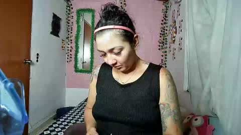 Snapshot of sexy_lolas chatting on September 21, 12:23 am sexy lolas online show from September 21, 12:23 am