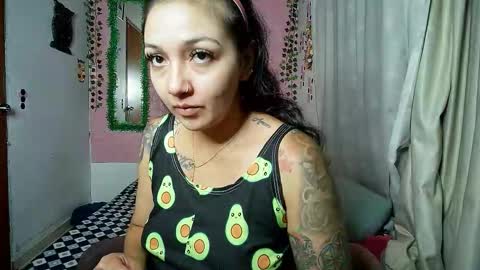 Snapshot of sexy_lolas chatting on October 10, 1:04 am sexy lolas online show from October 10, 1:04 am