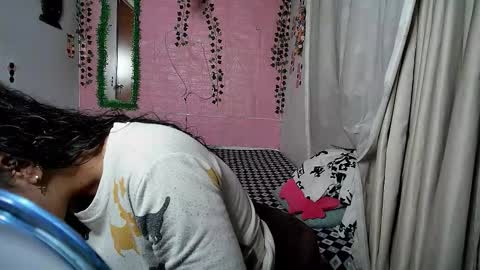 Snapshot of sexy_lolas chatting on October 28, 2:15 am sexy lolas online show from October 28, 2:15 am