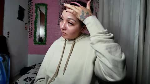 Snapshot of sexy_lolas chatting on November 13, 1:48 am sexy lolas online show from November 13, 1:48 am