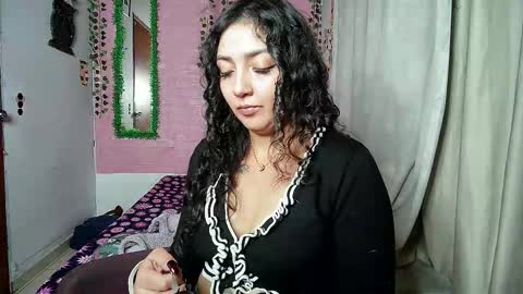 Snapshot of sexy_lolas chatting on November 25, 3:17 am sexy lolas online show from November 25, 3:17 am