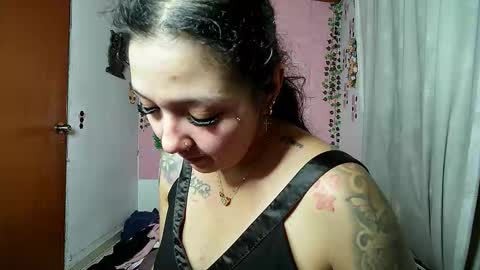 Snapshot of sexy_lolas chatting on December 1, 1:10 am sexy lolas online show from December 1, 1:10 am