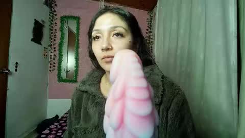 Snapshot of sexy_lolas chatting on December 14, 9:03 am sexy lolas online show from December 14, 9:03 am