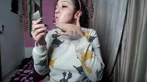 sexy lolas online show from December 21, 11:56 pm