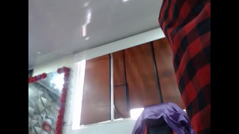 Snapshot of sexy_mature_hot01 chatting on September 25, 6:00 pm MARIPOSA online show from September 25, 6:00 pm