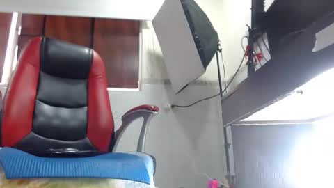 Snapshot of sexy_mature_hot01 chatting on October 3, 2:25 pm MARIPOSA online show from October 3, 2:25 pm